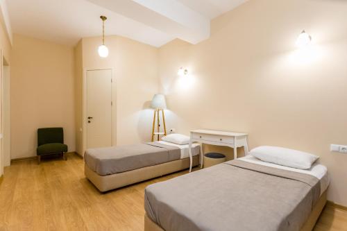 Central Comfort Place l