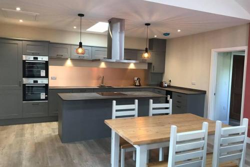 Delightful detached Cottage in Village Centre — 4-Star Luxury Hotel in Exeter, United Kingdom