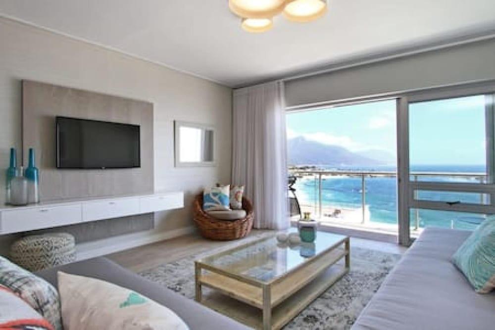 Dunmore Apartments — 4-Star Luxury Hotel in Cape Town, South Africa