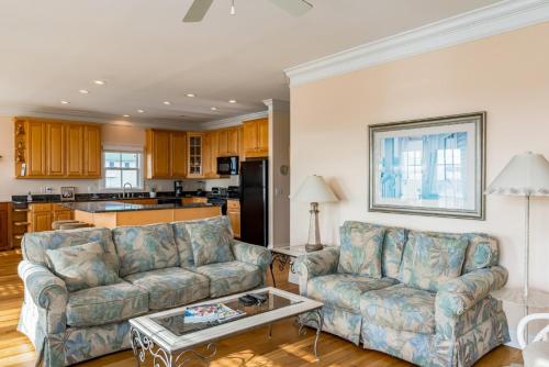 Emerald Breeze by Oak Island Accommodations - photo 31