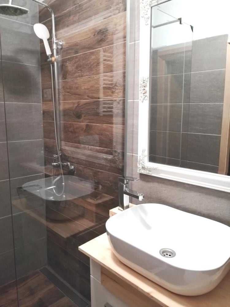 Spacious Deluxe Room Hotel Rose — Split — photo 5