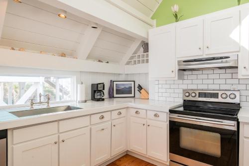 Cuddlefish by Oak Island Accommodations - photo 35