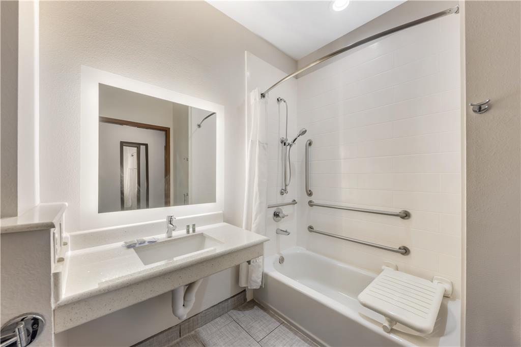 Best Western Green Oaks Inn & Suites - photo 34