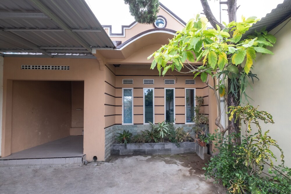 Hotel O Brosta - last minute hotel in Yogyakarta