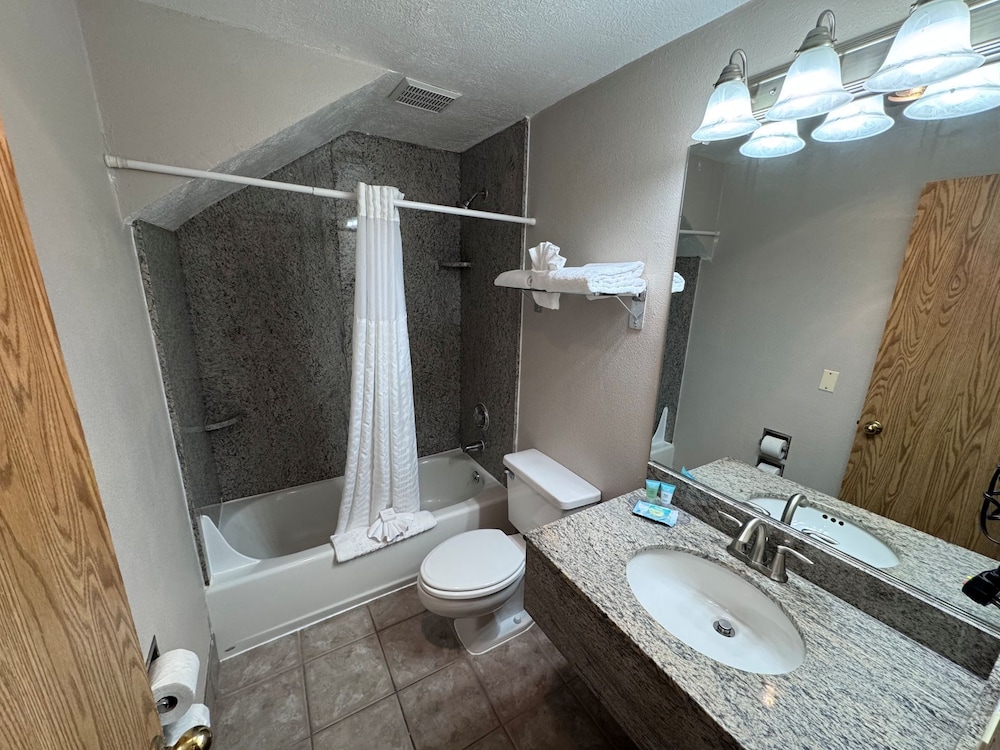 Promenade Inn & Suites Oceanfront - photo 31