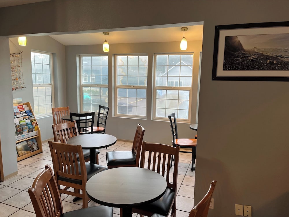 Oyo Waves Hotel Newport Or Nye Beach - photo 2