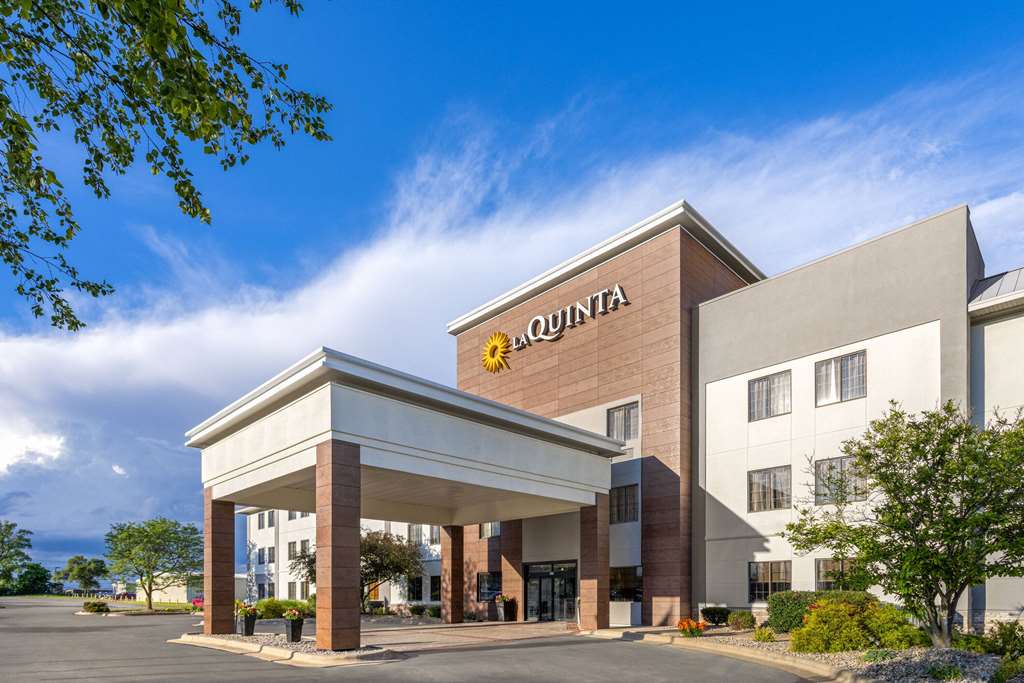 La Quinta Inn & Suites by Wyndham Kokomo - photo 3