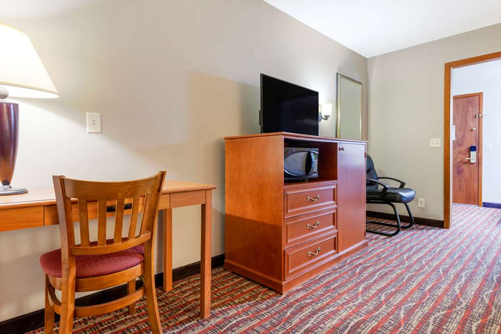 Econo Lodge Lakeview - photo 13