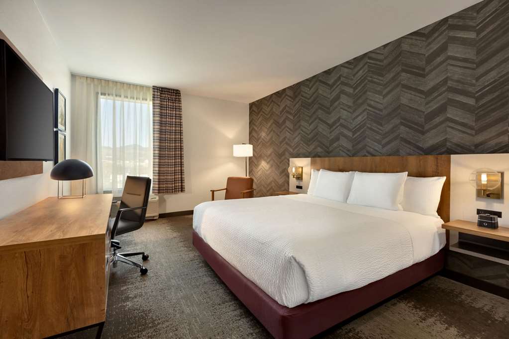 La Quinta Inn & Suites Santa Rosa Sonoma - photo 18