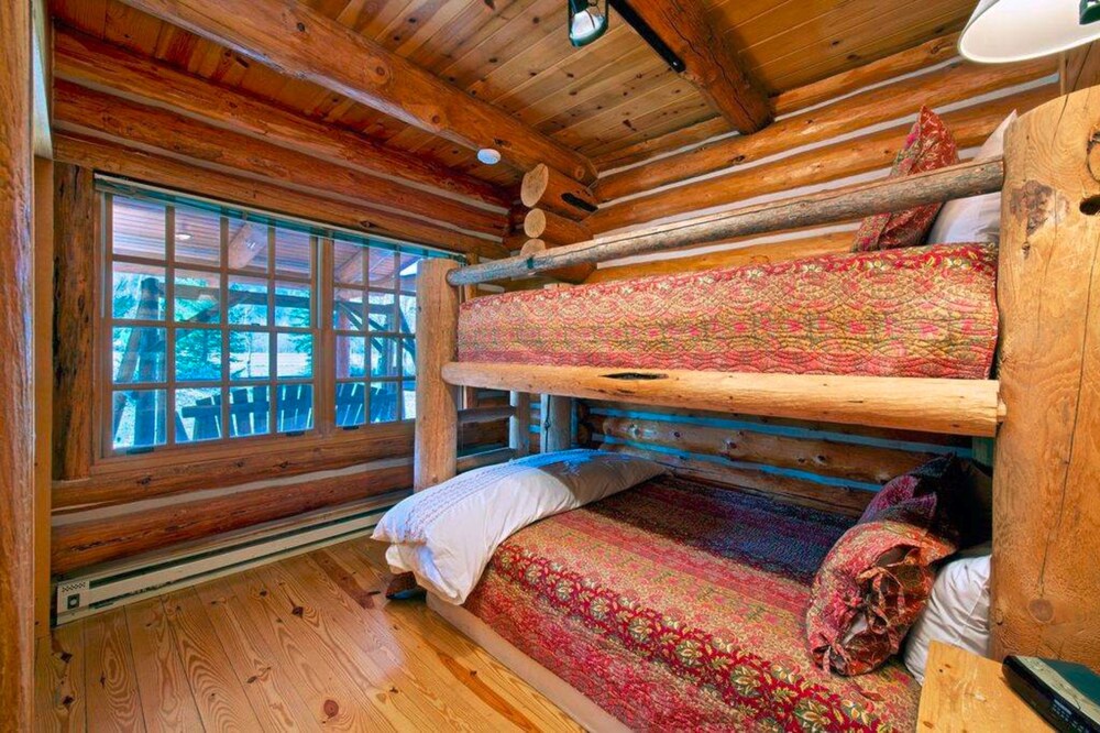 Macker's Cabin by JHRL — 4-Star Luxury Hotel in Wilson, United States