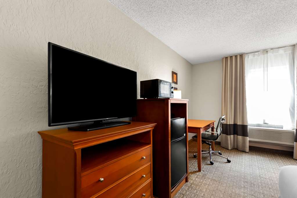 Comfort Inn St. Louis Westport Event Center - photo 18