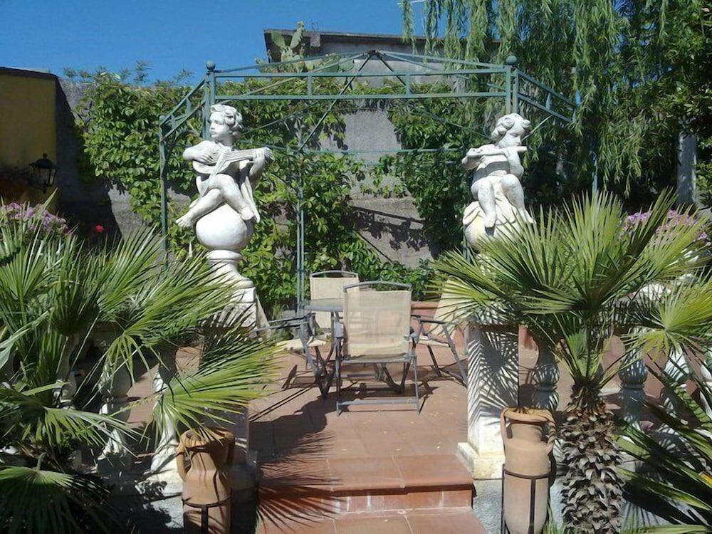 Sant'Antonio Garden B&B — 4-Star Luxury Hotel in Nicolosi, Italy