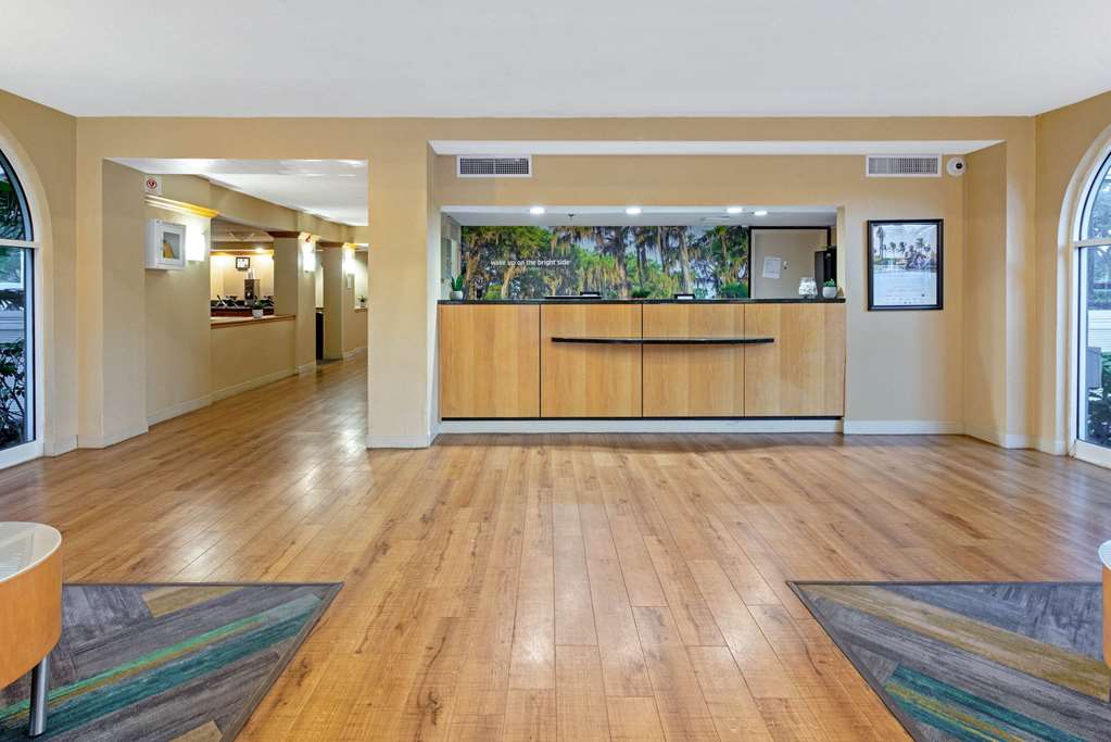 La Quinta Inn & Suites by Wyndham Coral Springs South - photo 11