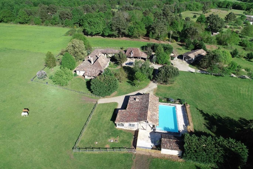 Domaine de la Mouthe — 4-Star Luxury Hotel in Saint-Remy-De-Provence, France