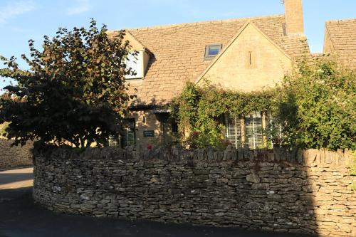 Beautiful Cottage in the Heart of Stow on the Wold — 4-Star Luxury Hotel in Stow On The Wold, United Kingdom