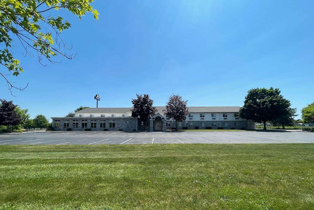 Days Inn by Wyndham Imlay City - photo 2