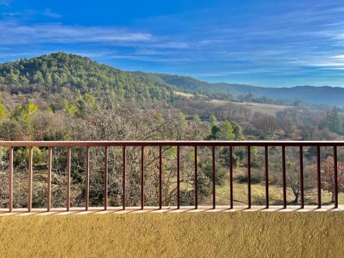 Vue Imprenable Parking Prive Lave Linge in Greoux-Les-Bains, France