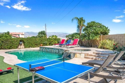Splash Pad Pool Spa Ping Pong Bbq Gorgoues mnt views in Indio, United States