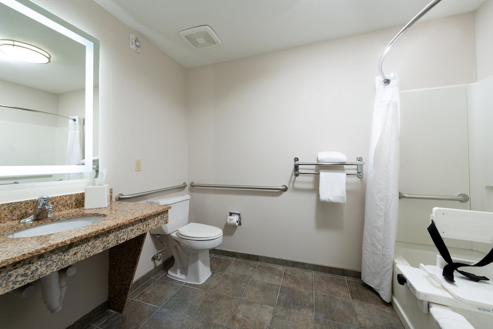 Holiday Inn Express Suites Farmington - photo 43