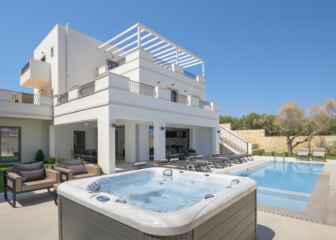 Ivory Villa Pool Heated Spawhirlpool Sauna & Gym by Thinkvilla — 4-Star Luxury Hotel in Perama, Greece