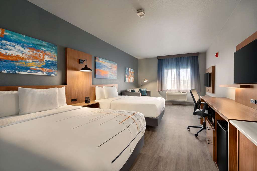 La Quinta Inn & Suites by Wyndham Springfield - photo 25