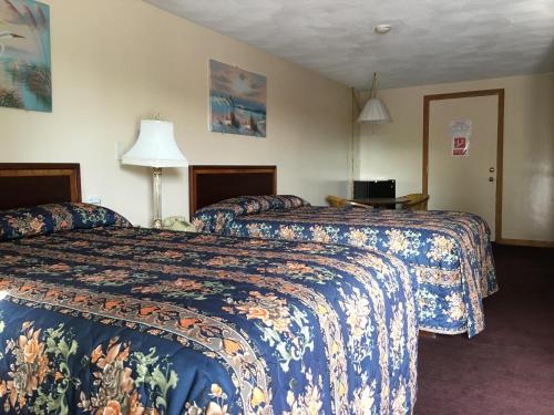 Knotty Pine Motel - photo 23