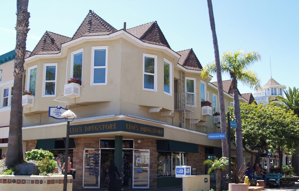 Snug Harbor Inn in Avalon, United States
