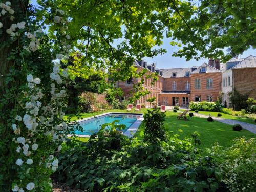 les Myrrhophores et Spa Chambres d'HA'tes et GArtes de charme — 4-Star Luxury Hotel in Abbeville, France
