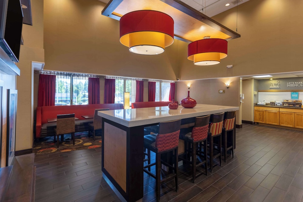 Hampton Inn by Hilton Chester South - photo 12