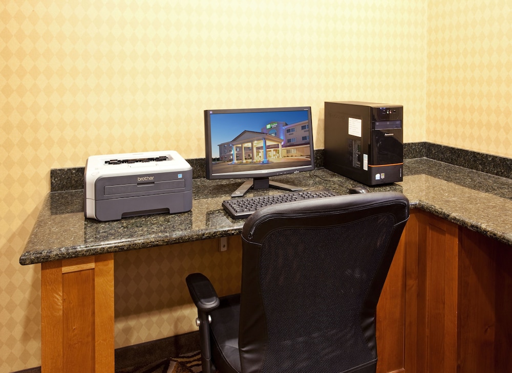 Holiday Inn Express Hotel & Suites Oroville Lake by IHG - photo 37