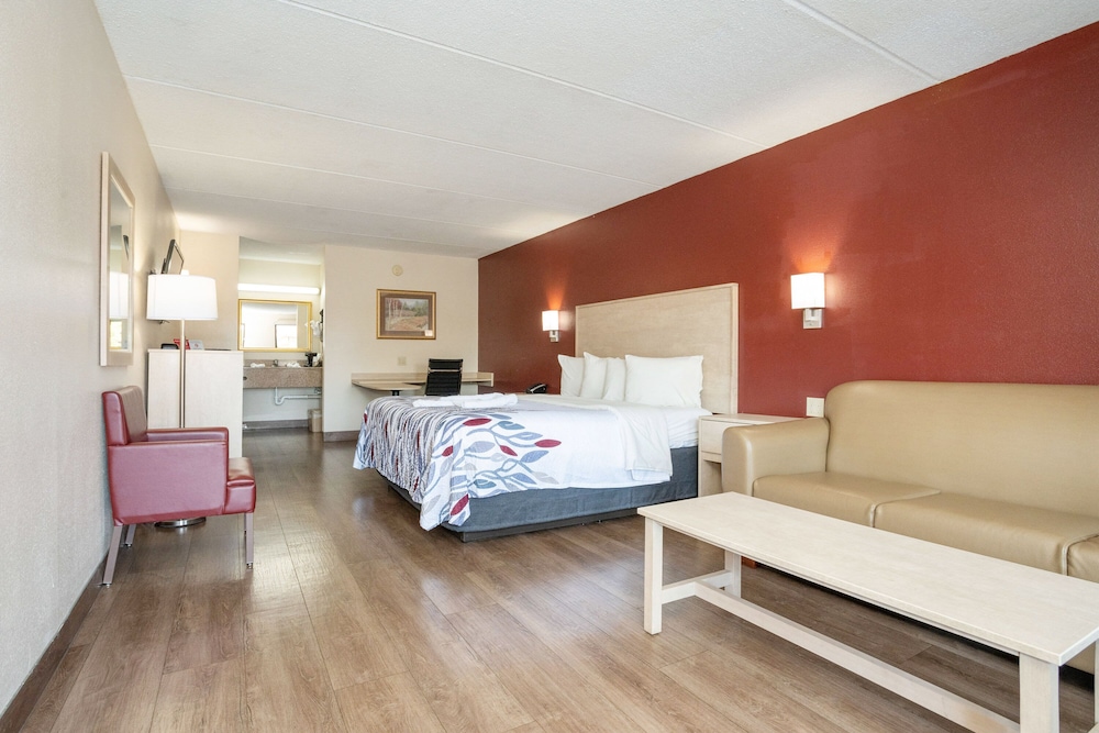 Red Roof Inn & Suites Pigeon Forge Parkway - photo 4