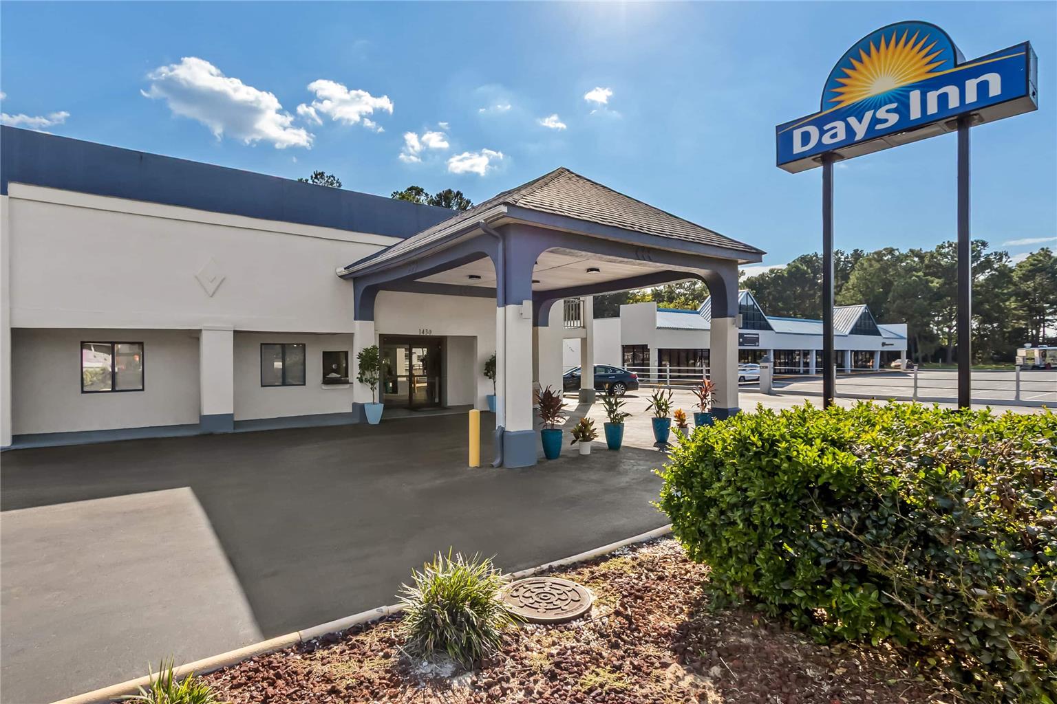 Days Inn by Wyndham Goose Creek - photo 3