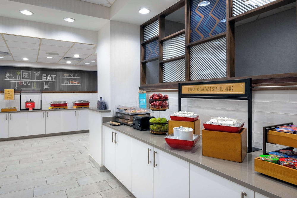 Hampton Inn Charlotte Uptown - photo 30