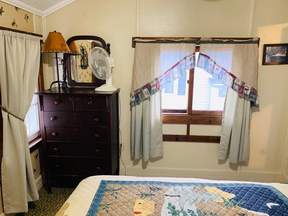 Carroll Motel & Cottages - photo 27