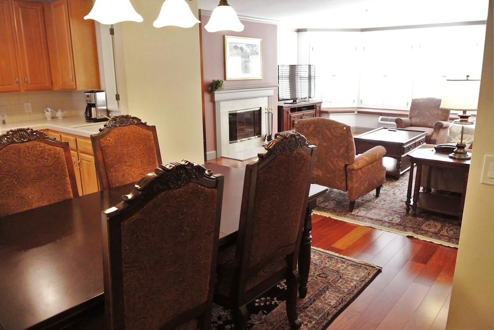 Cow Hollow Suites - photo 26