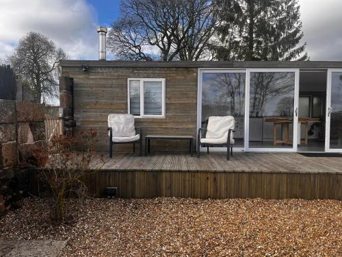 Country Cabin Retreat Hideaway & Relax — 4-Star Luxury Hotel in Thornhill, United Kingdom