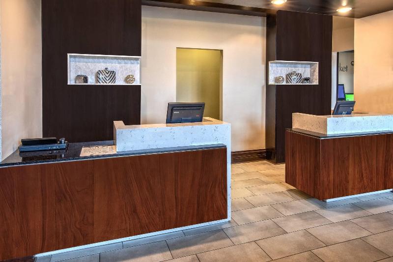 Courtyard by Marriott Kansas City Country Club Plaza - photo 9