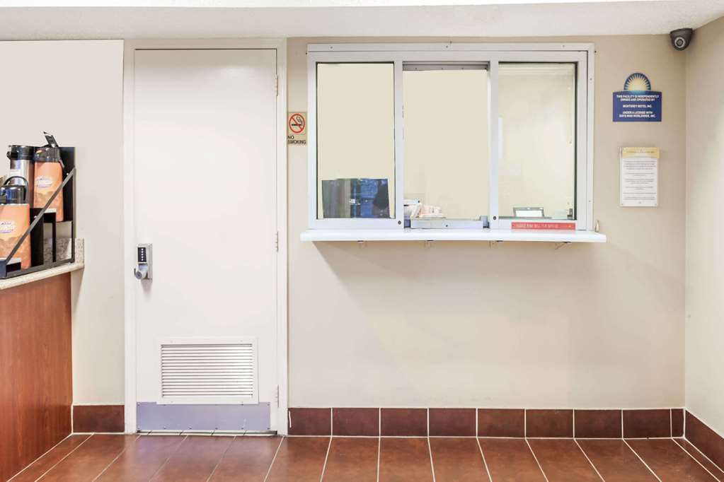 Days Inn by Wyndham Nashville North Opryland Area - photo 3