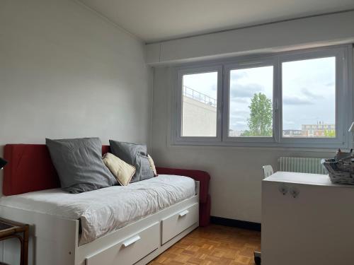 Sunny Private Bedrooms in Peaceful Shared Flat near Bois de Vincennes — hotel in Fontenay-Sous-Bois