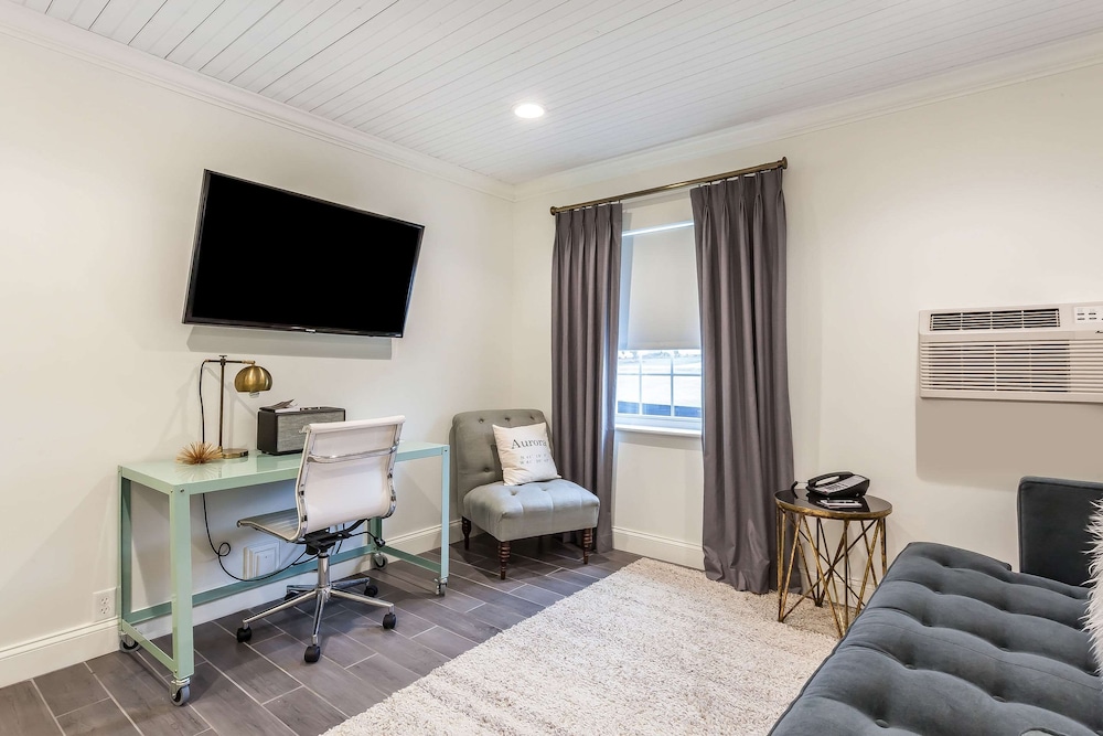 The Aurora Inn - photo 32