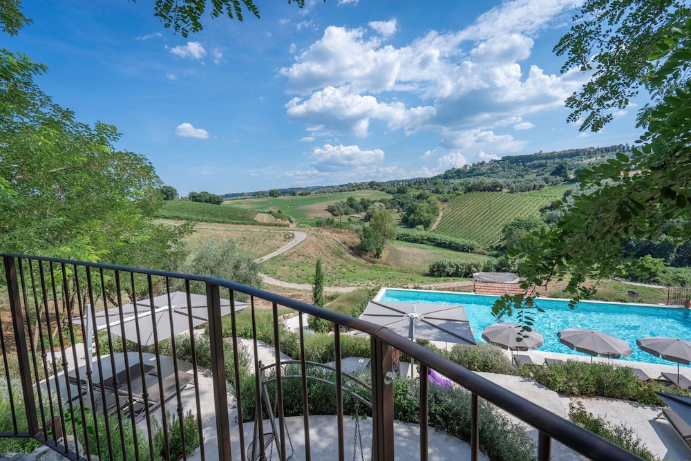 Ciliegino Apartment Pool Landscape View Montaione Toscana — 4-Star Luxury Hotel in Montaione, Italy