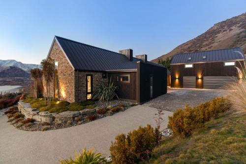 Sicilian Luxury Retreat — 4-Star Luxury Hotel in Queenstown, New Zealand