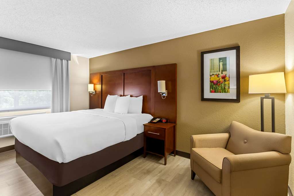 Comfort Suites Grayslake near Libertyville North - photo 10