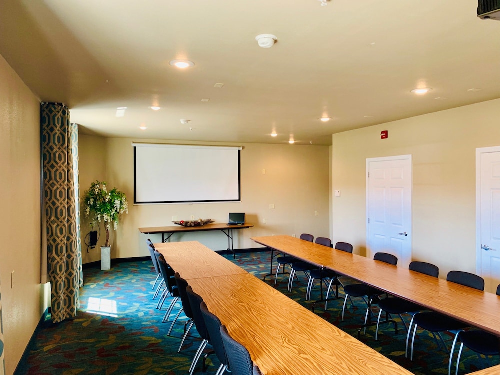 Candlewood Suites Hot Springs by IHG - photo 45