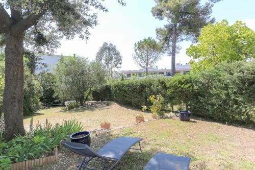Charming & Bright Flat with AC Garden 300m And Closed Garage Benakey