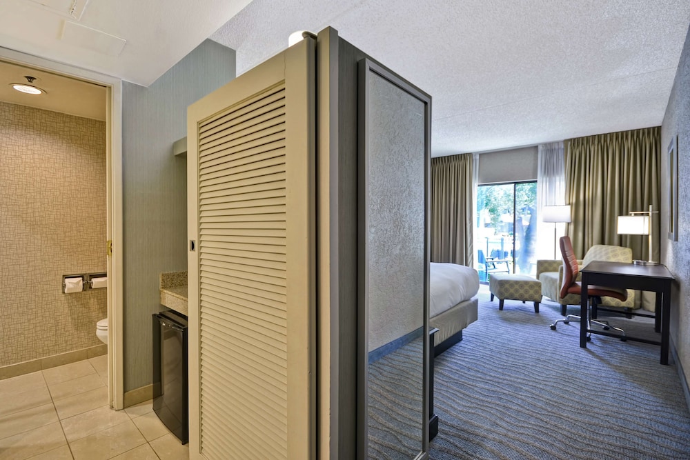 DoubleTree by Hilton Phoenix North - photo 10