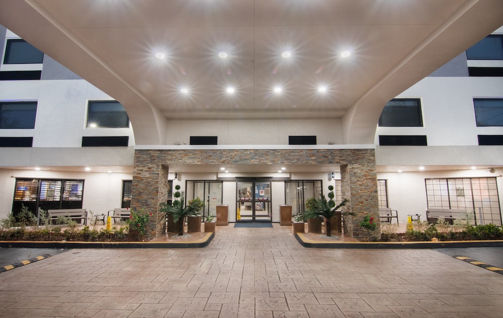 Holiday Inn Express & Suites Ft. Lauderdale Airport West by IHG - photo 61