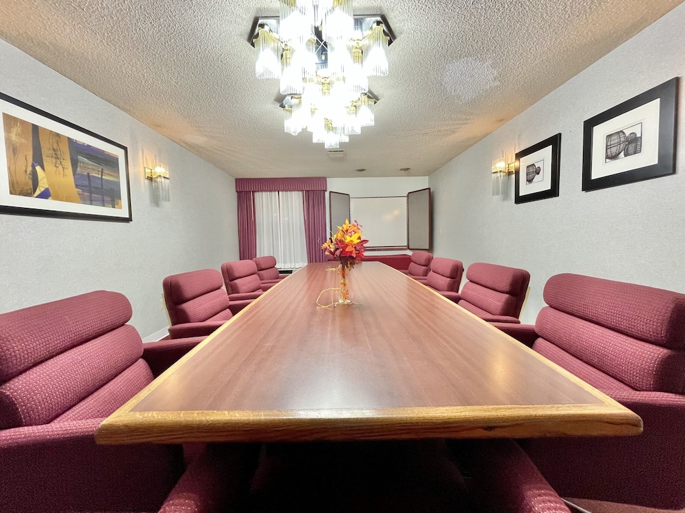 Baymont by Wyndham Fort Wayne Northwest - photo 31