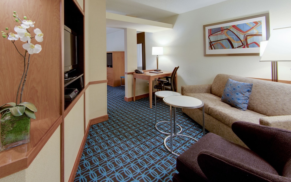 Fairfield Inn & Suites by Marriott South Hill - photo 7