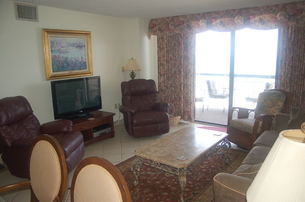 Shoreham Towers 2c 3 Bedroom Condo by RedAwning - photo 2